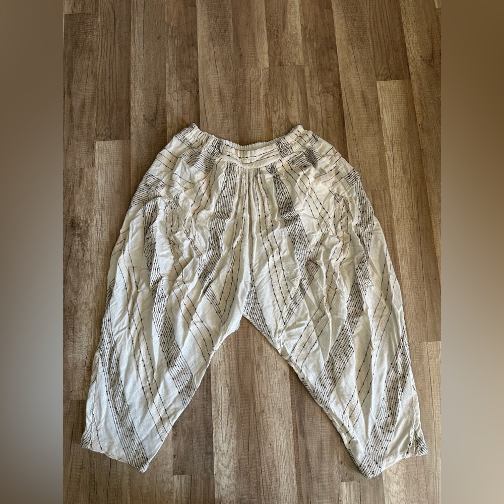 Free People cream and black harem cropped pants size M